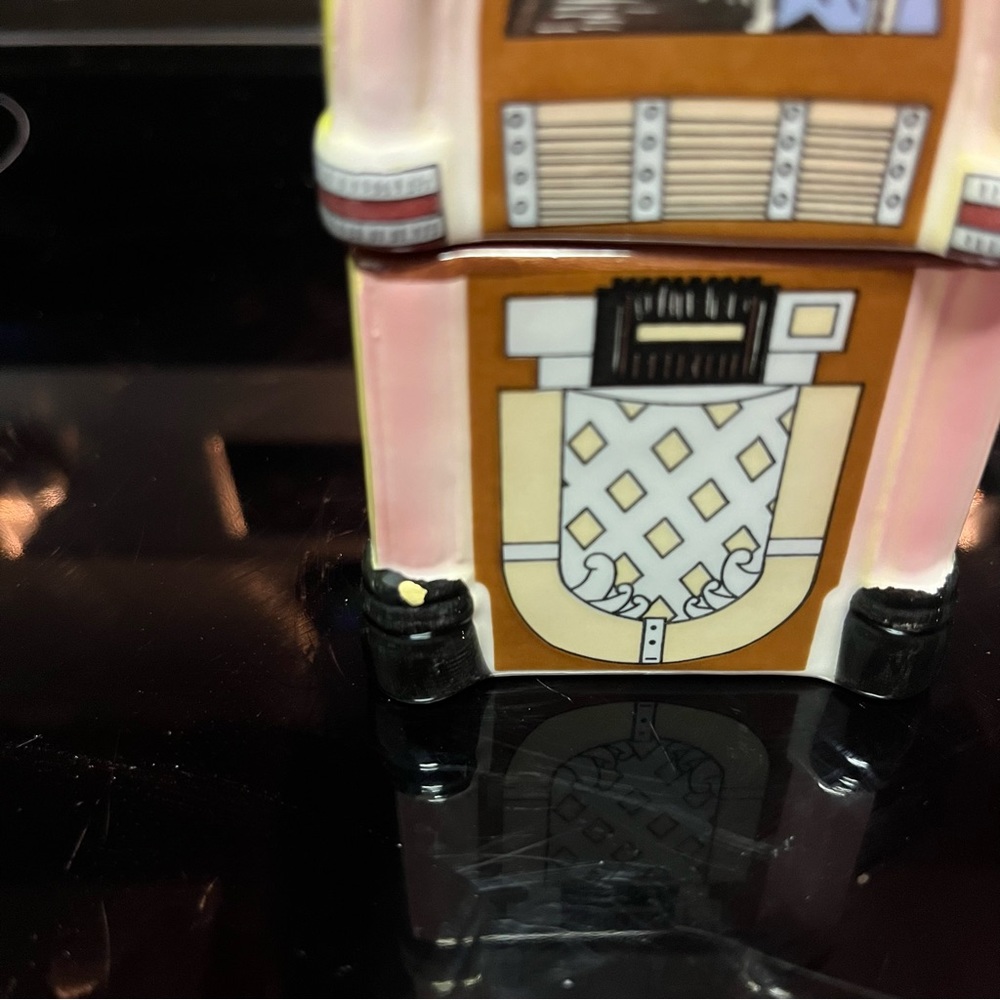 Sarsaparilla Deco Designs • Juke Box S & P Shakers - Picture 2 of 8